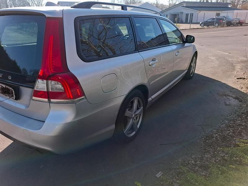 Gebraucht Volvo V70 210 PS (154 kW) 2014 Silber Kombi
