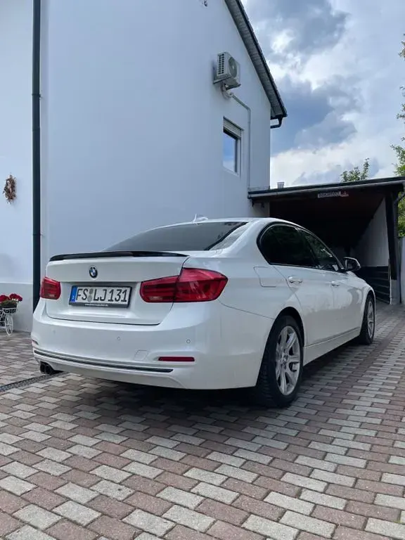 Gebraucht BMW 320 184 PS (135 kW) 2018 Weiß Limousine