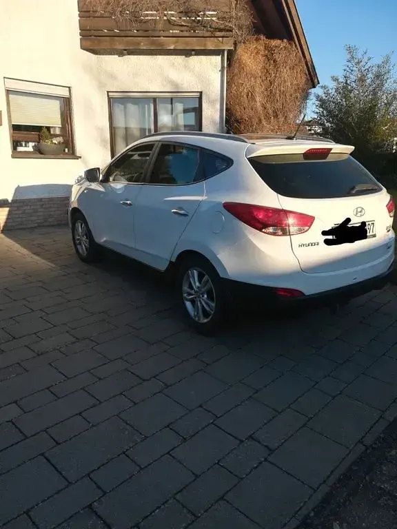 Gebraucht Hyundai ix35 Premium 184 PS (135 kW) 2012 Weiß SUV