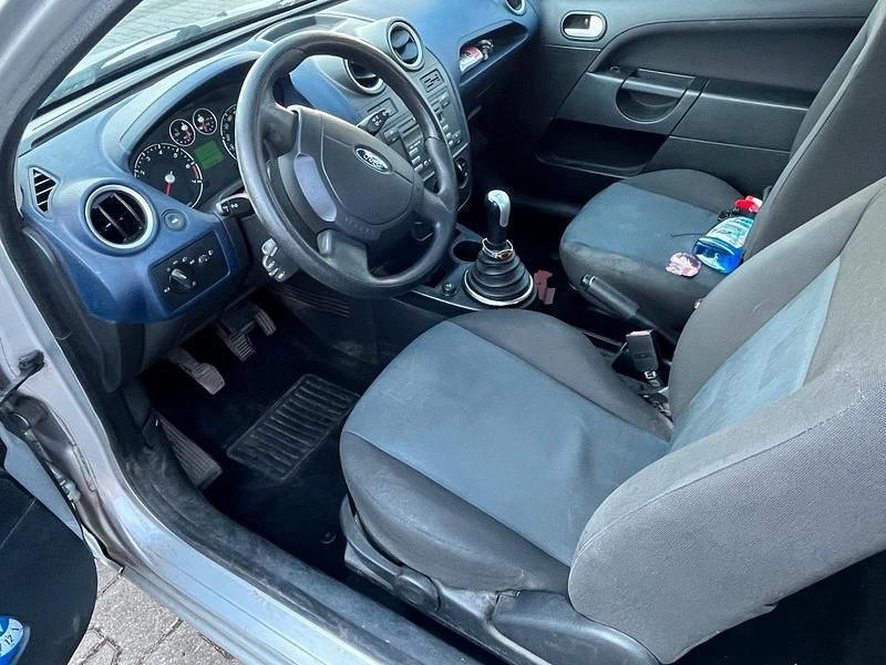 Gebraucht Ford Fiesta 80 PS (58 kW) 2007 Silber Kleinwagen