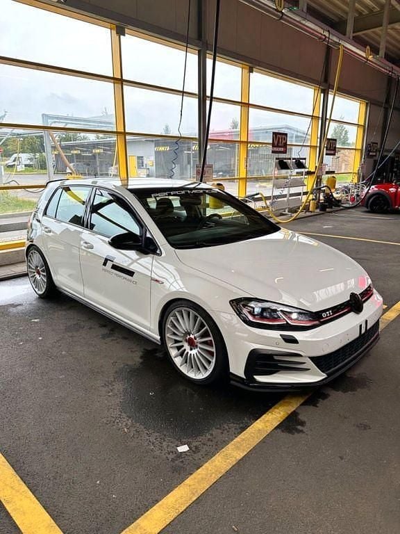 Weiß Gebraucht 2018 VW Golf VII GTI Limousine | 19.350 € (Guter Preis) - Bild 1/4