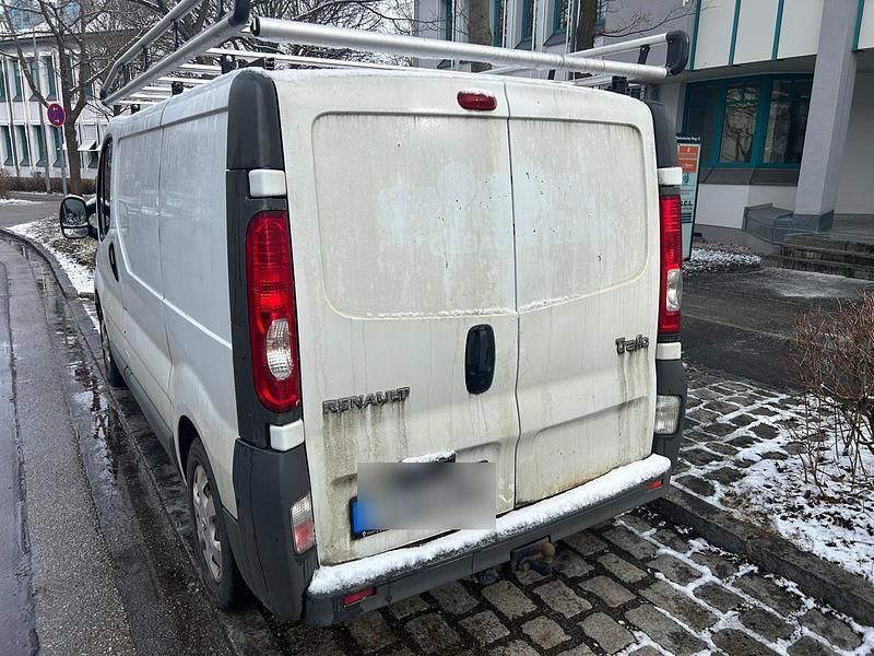 Gebraucht Renault Trafic 114 PS (83 kW) 2012 Weiß Van / Kleinbus