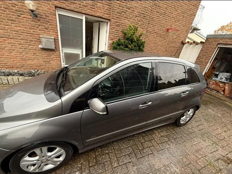 Gebraucht Mercedes B200 101 PS (74 kW) 2007 Silber Van / Kleinbus
