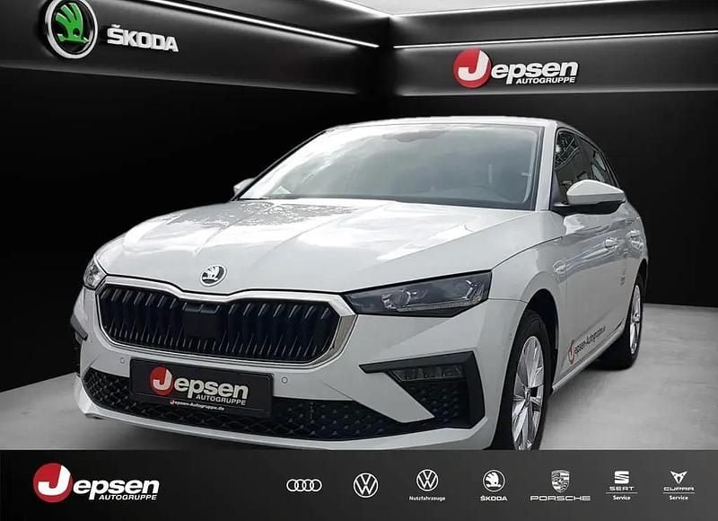 Weiß Gebraucht 2024 Skoda Scala Selection Kleinwagen | 23.870 € (Fairer Preis) - Bild 1/4