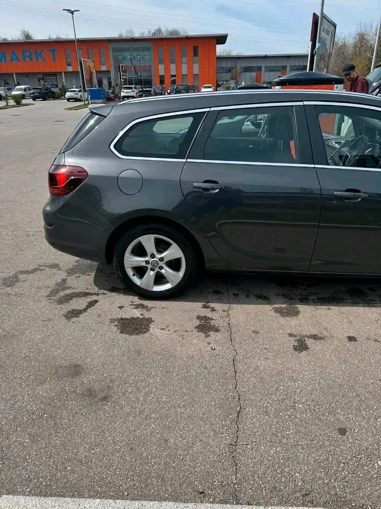 Gebraucht Opel Astra Sport 125 PS (91 kW) 2011 Grau Kombi