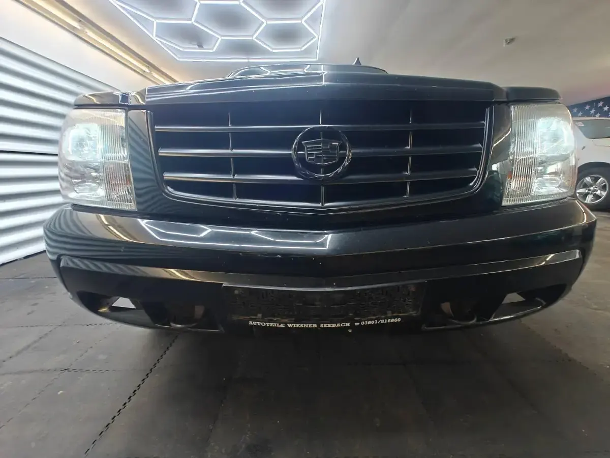 Gebraucht Cadillac Escalade 349 PS (256 kW) 2002 Schwarz SUV