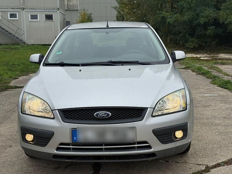 Silber Gebraucht 2007 Ford Focus Fun X Kombi | 800 € (Superpreis) - Bild 1/4