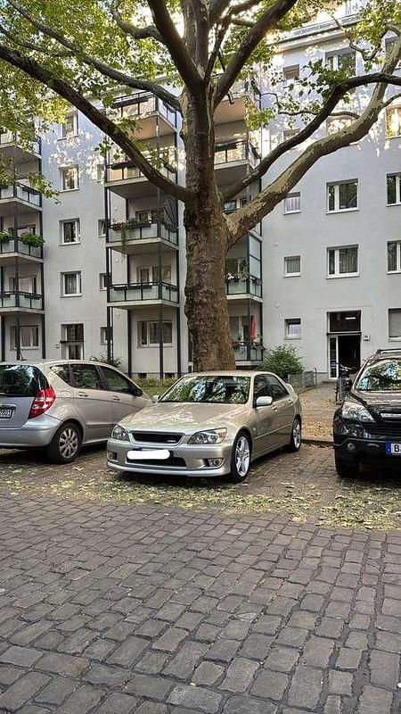 Silber Gebraucht 2000 Lexus IS200 Limousine | 9.000 € (Etwas zu teuer) - Bild 1/4