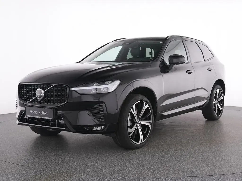 Gebraucht Volvo XC60 Plus 197 PS (144 kW) 2023 Schwarz onyx black / metallic SUV