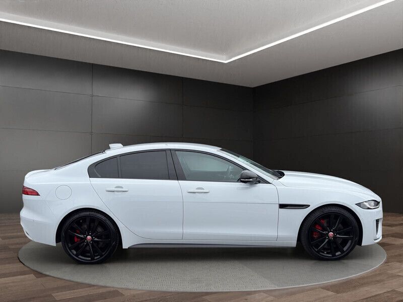 Gebraucht Jaguar XE R-Dynamic 250 PS (183 kW) 2021 Weiß Limousine