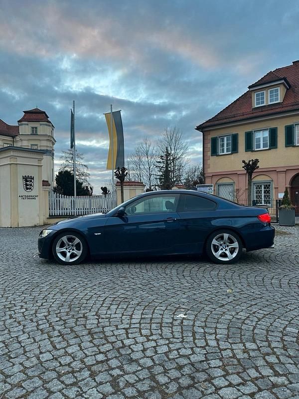 Gebraucht BMW 318 143 PS (105 kW) 2010 Blau Coupé