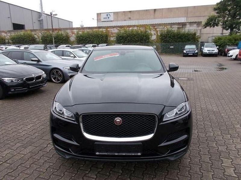 Gebraucht Jaguar F-Pace Prestige 179 PS (131 kW) 2017 Santorini black (metallic) SUV