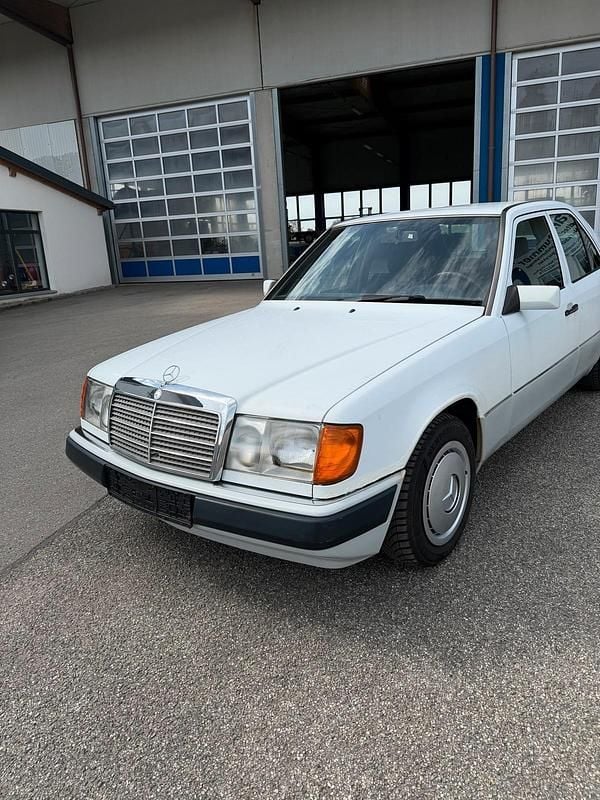 Second-hand Mercedes 200 75 CP (55 kW) 1992 Alb Berlinǎ