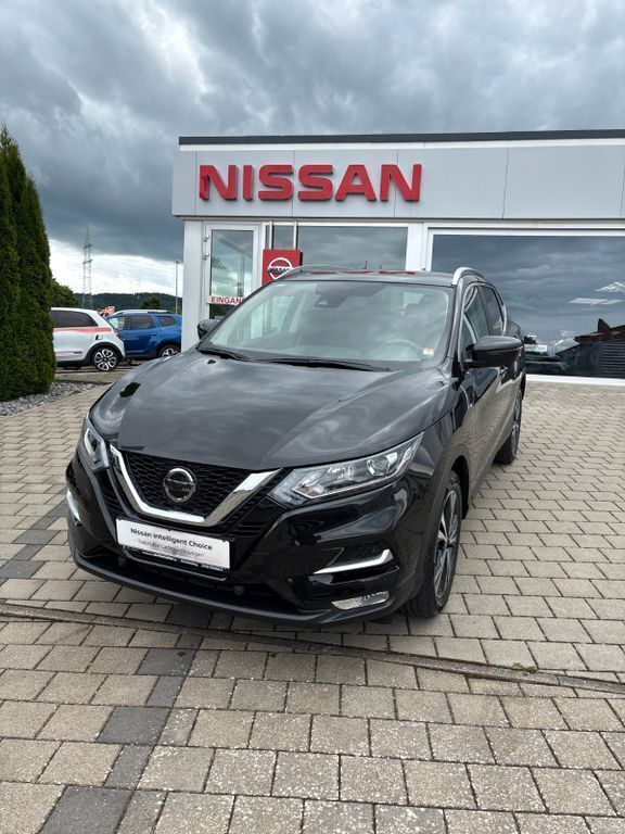 Schwarz Gebraucht 2018 Nissan Qashqai N-Connecta SUV | 15.690 € (Fairer Preis) - Bild 1/4