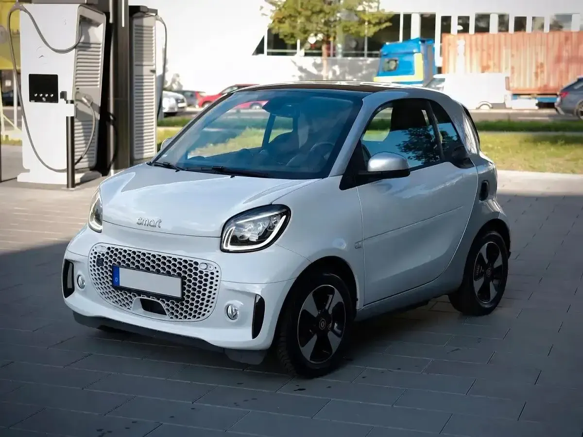 Gebraucht Smart ForTwo Coupé Exclusive 60 kW (82 PS) 2023 Weiß Kleinwagen