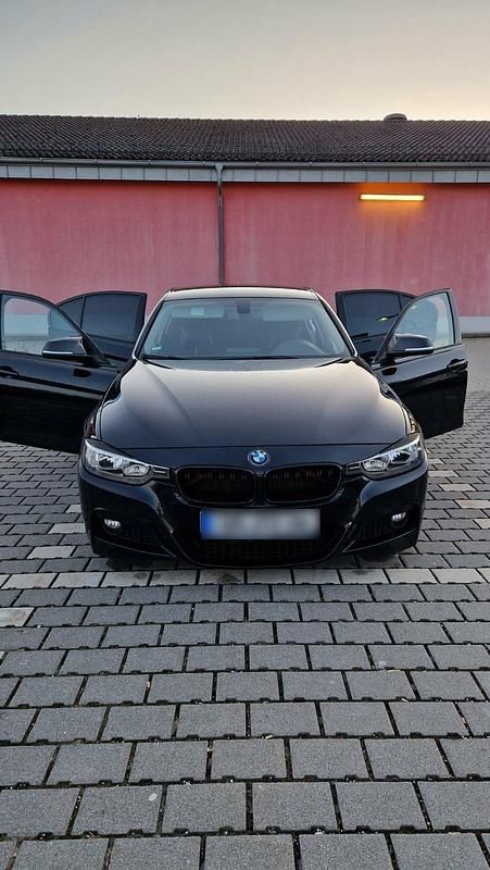 Gebraucht BMW 318 143 PS (105 kW) 2012 Schwarz Limousine