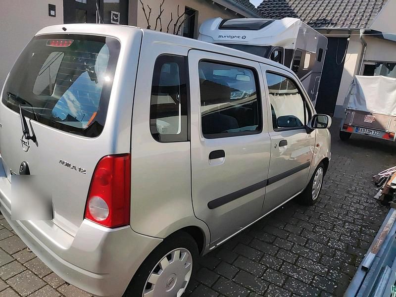Usata Opel Agila 75 CV (55 kW) 2000 Argento Monovolume
