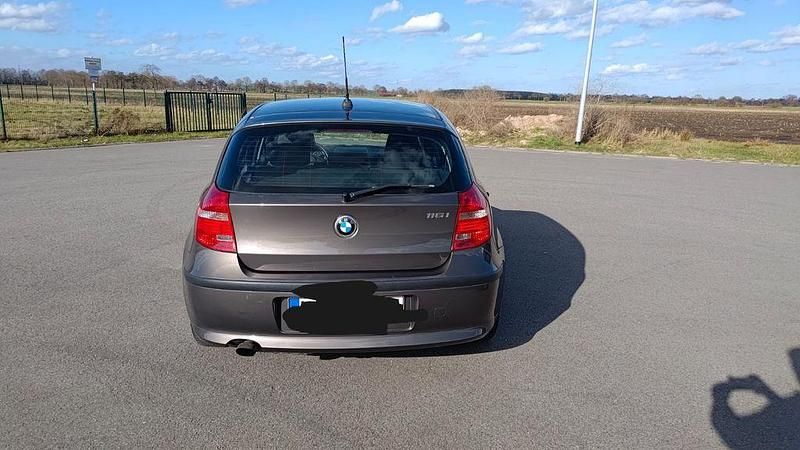 Gebraucht BMW 116 122 PS (89 kW) 2008 Braun Kleinwagen