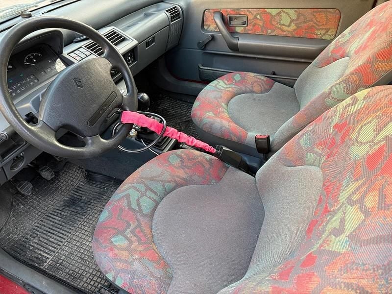 Gebraucht Renault Clio 54 PS (39 kW) 1996 Rot Kleinwagen