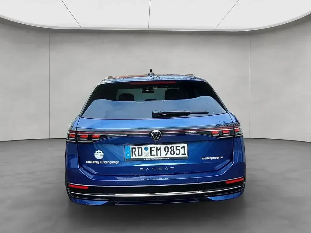 Gebraucht VW Passat Elegance 150 PS (110 kW) 2025 Blau Kombi