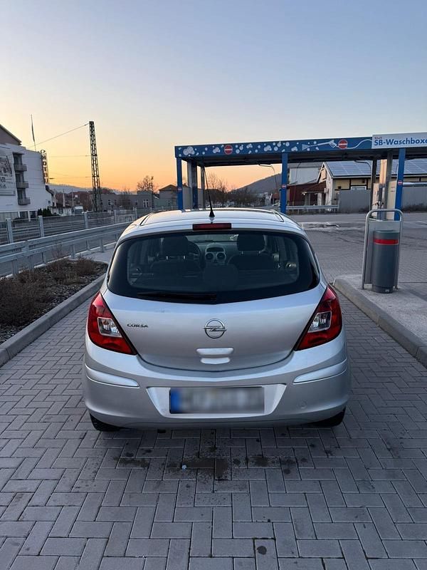 Gebraucht Opel Corsa 75 PS (55 kW) 2010 Silber Kleinwagen