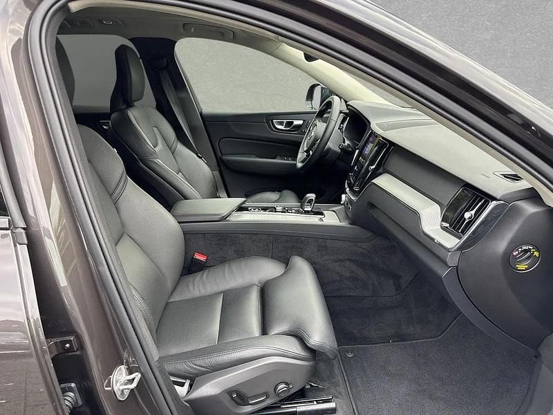 Gebraucht Volvo XC60 Plus 349 PS (256 kW) 2024 Grau SUV