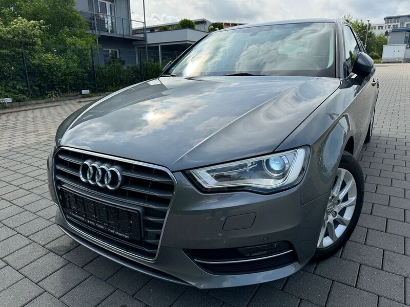 Grau Gebraucht 2016 Audi A3 Ambiente Limousine | 9.980 € (Superpreis) - Bild 1/4