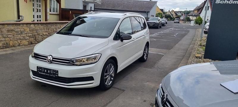 Weiß Gebraucht 2020 VW Touran United Van / Kleinbus | 23.990 € (Etwas zu teuer) - Bild 1/4