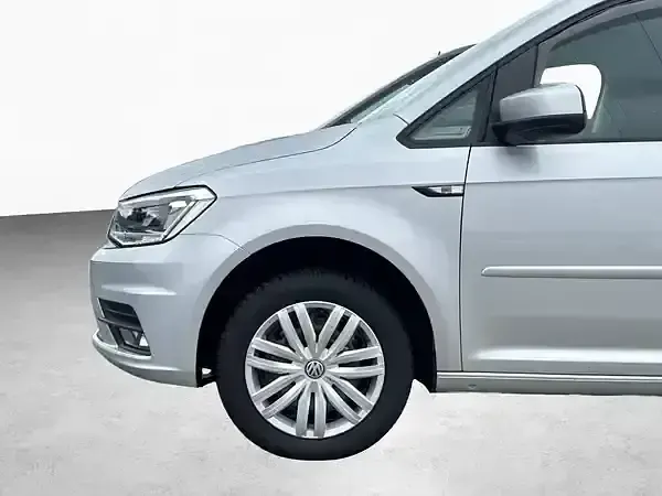 Używany VW Caddy Maxi Beach 131 KM (96 kW) 2021 Srebrny Minivan