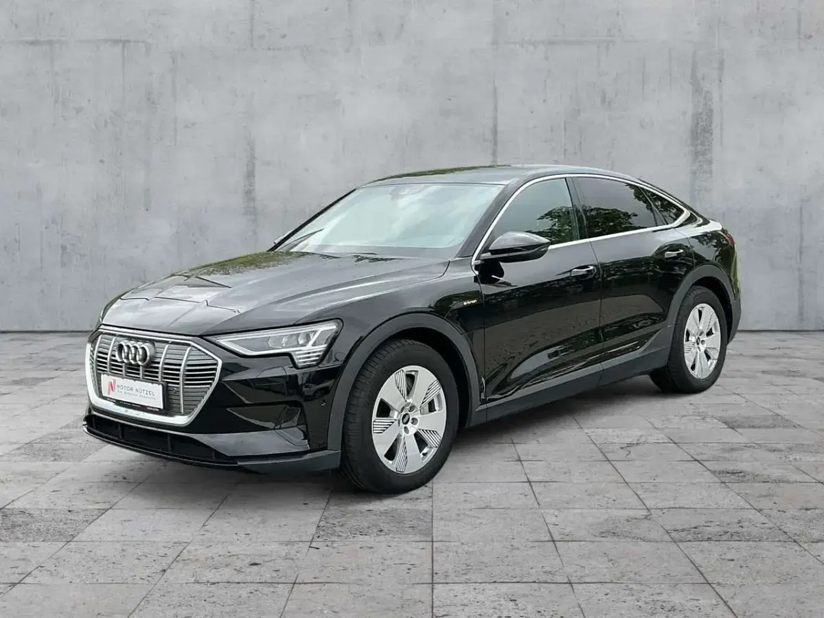Gebraucht Audi e-tron S-Line 300 kW (408 PS) 2022 Mythosschwarz metallic SUV