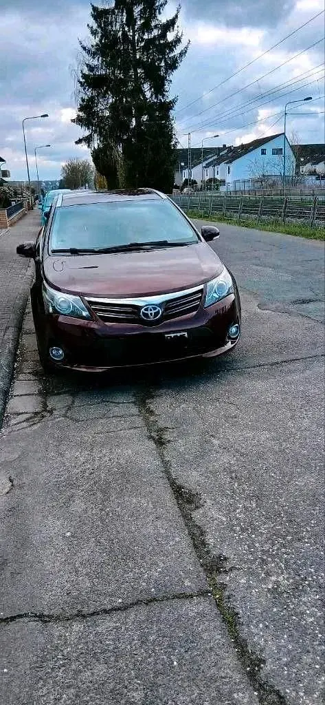 Gebraucht Toyota Avensis 120 PS (88 kW) 2013 Violet Kombi