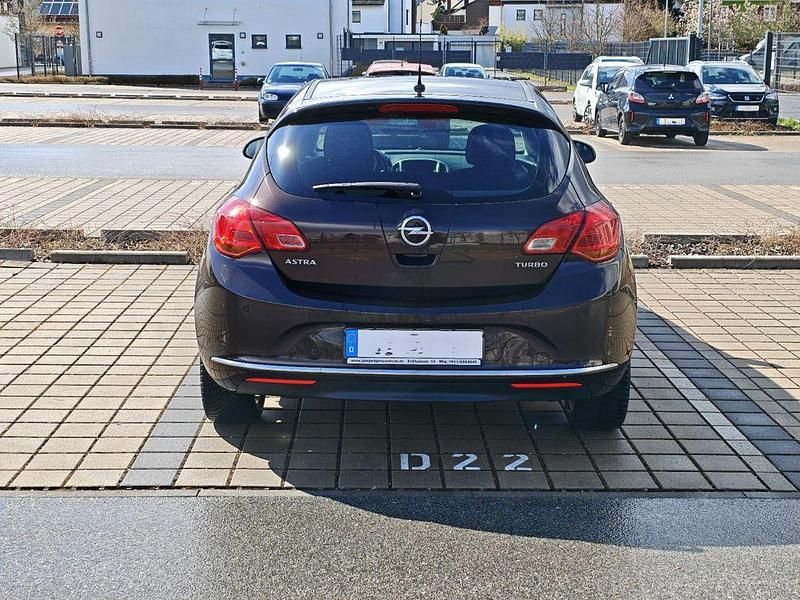 Gebraucht Opel Astra Active 140 PS (102 kW) 2013 Braun Limousine