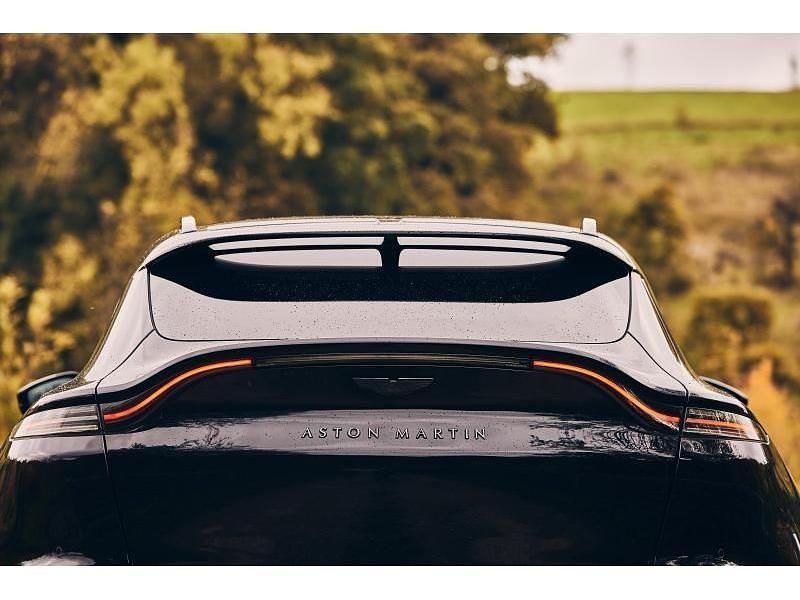 Gebraucht Aston Martin DBX 551 PS (405 kW) 2022 Schwarz SUV