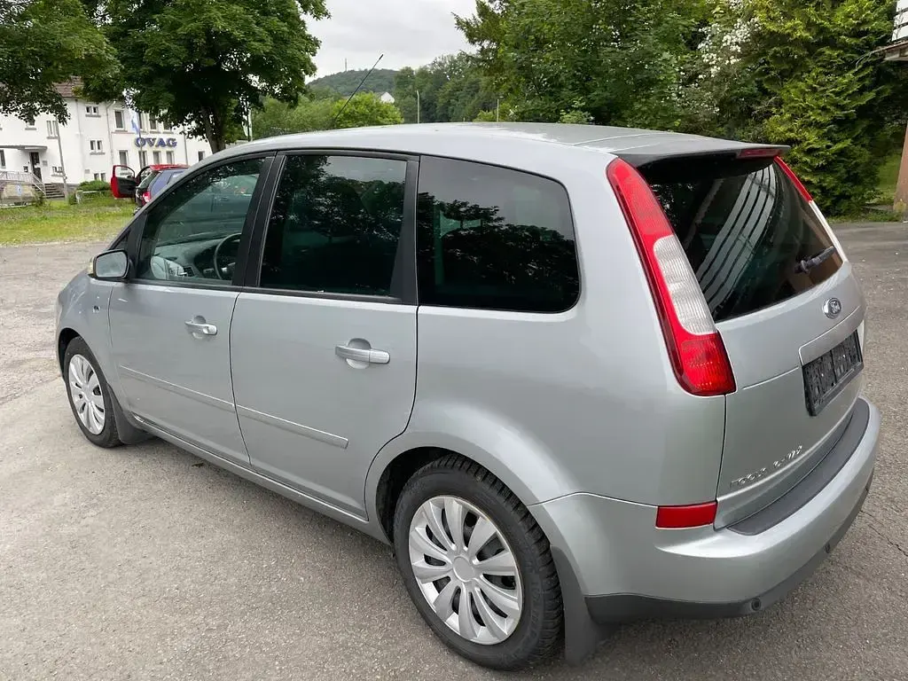 Gebraucht Ford Focus Ghia 125 PS (91 kW) 2004 Silber Limousine