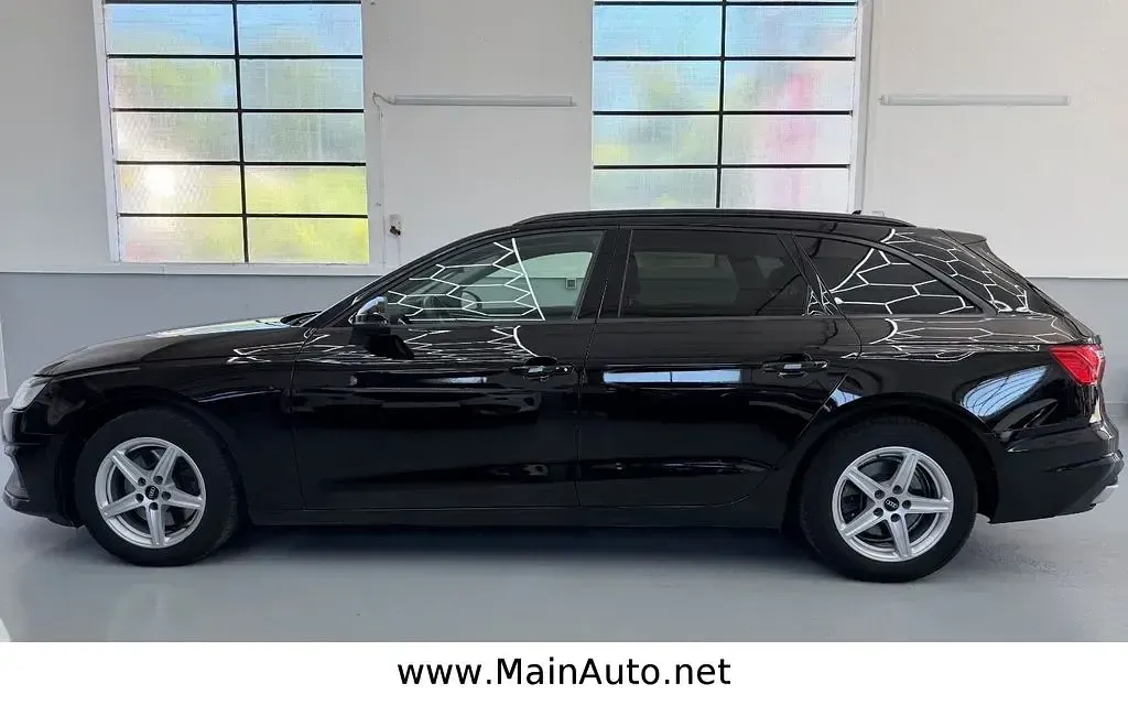 Gebraucht Audi A4 Basis 163 PS (119 kW) 2023 Schwarz Kombi