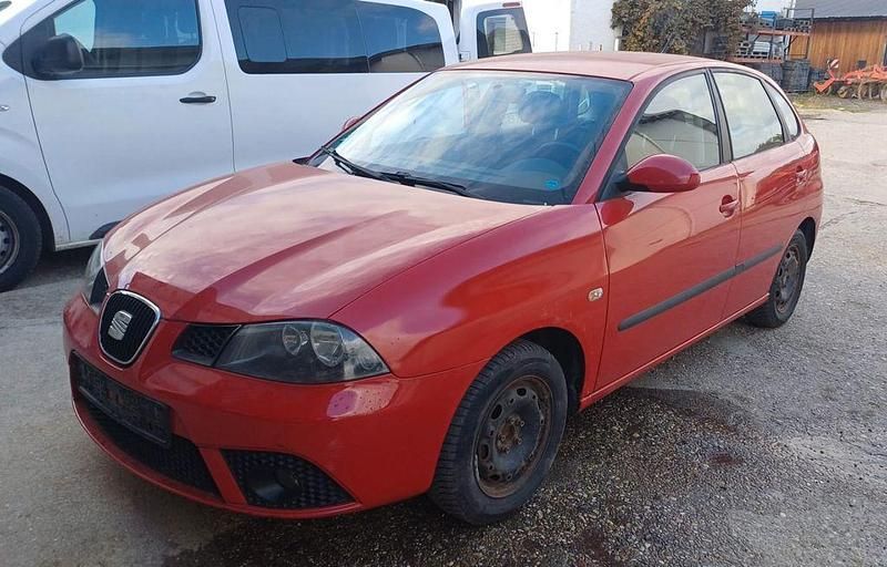 Rot Gebraucht 2008 Seat Ibiza Reference Limousine | 1.999 € (Etwas zu teuer) - Bild 1/4