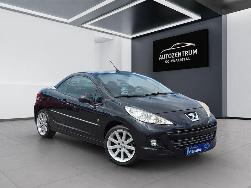 Schwarz Gebraucht 2011 Peugeot 207 CC Roland Garros Cabrio | 6.490 € (Etwas zu teuer) - Bild 1/4