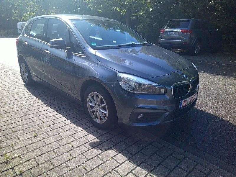 Grau Gebraucht 2016 BMW 216 Active Tourer Advantage Van / Kleinbus | 9.700 € (Guter Preis) - Bild 1/4