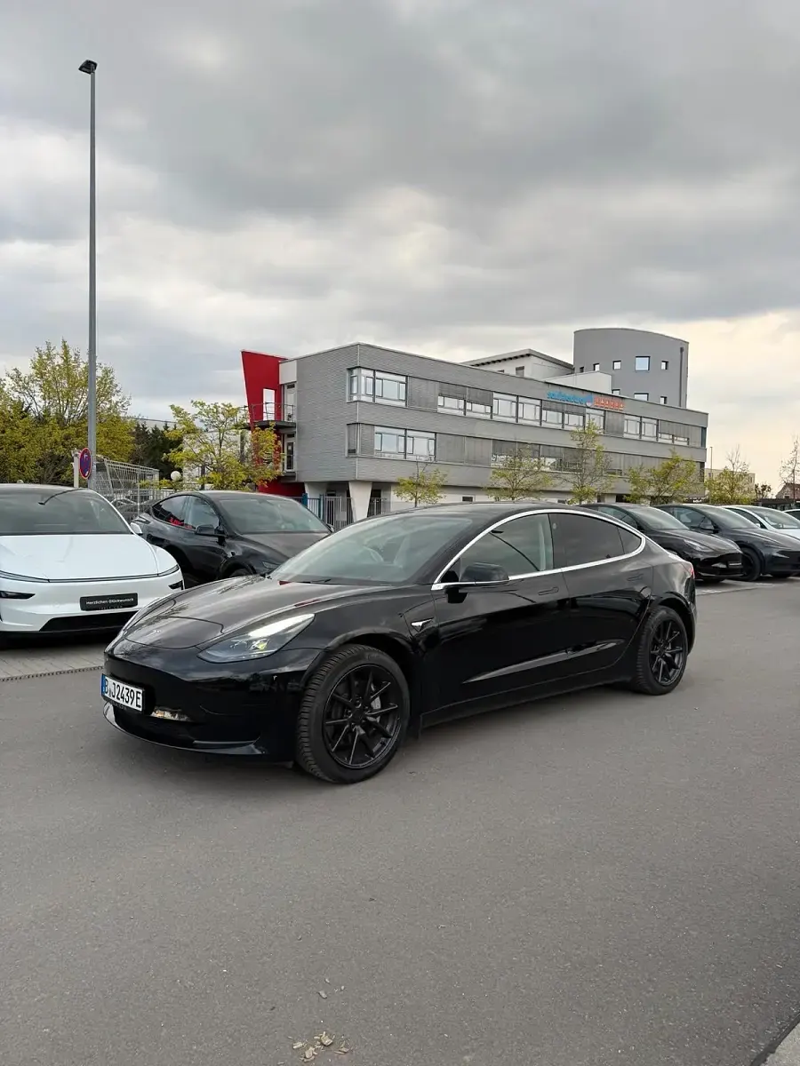 Occasion Tesla Model 3 Standard Range Plus 239 kW (325 PK) 2020 Zwart Sedan