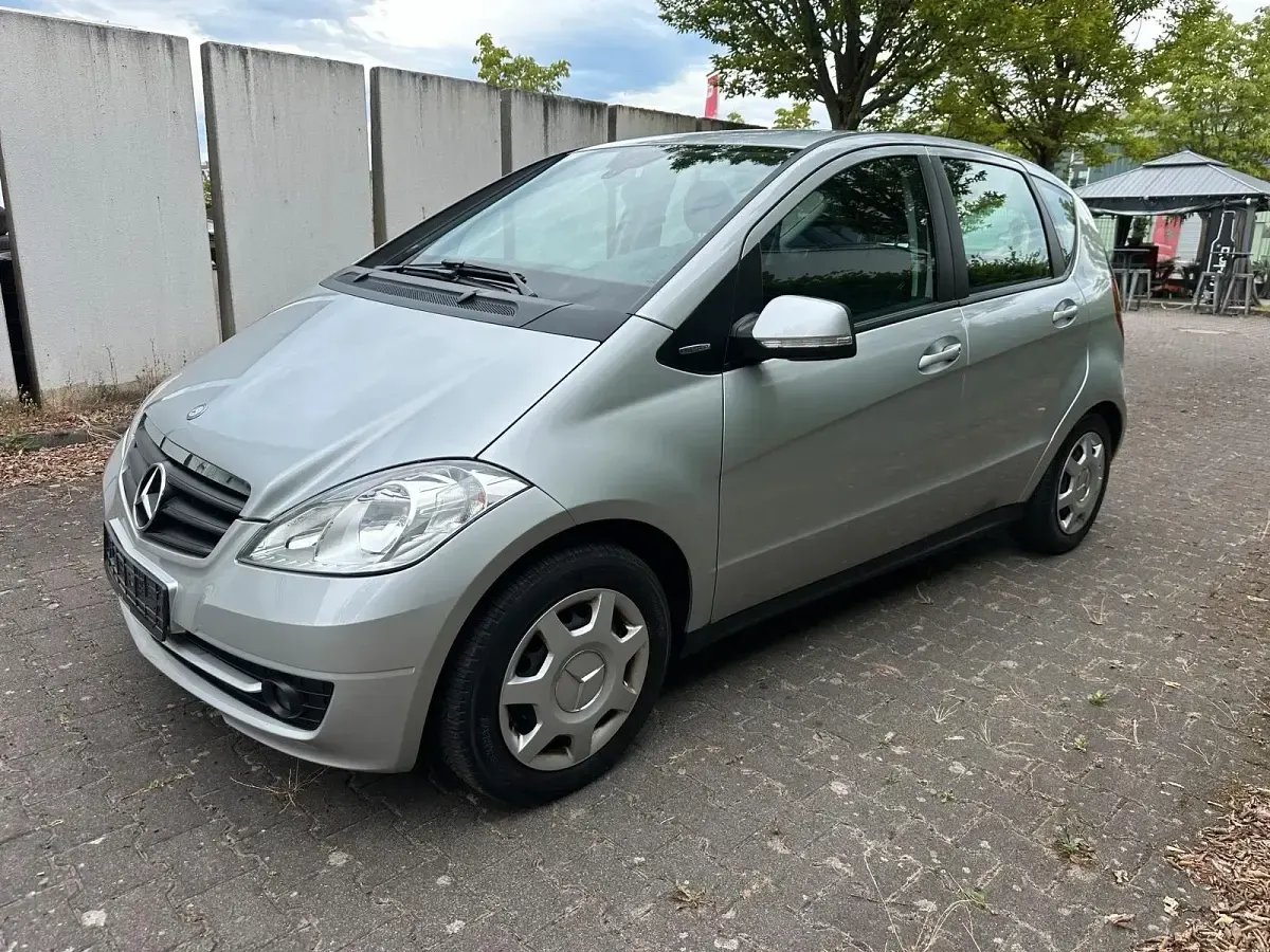 Gebraucht Mercedes A180 116 PS (85 kW) 2010 Silber Van / Kleinbus