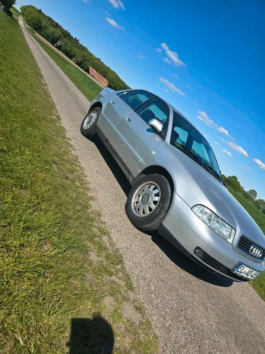 Gebraucht Audi A4 101 PS (74 kW) 2000 Silber Limousine