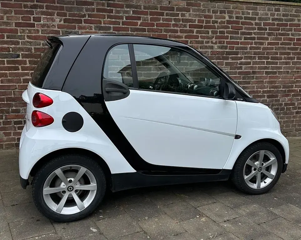 Gebraucht Smart ForTwo Coupé 71 PS (52 kW) 2009 Weiß Coupé