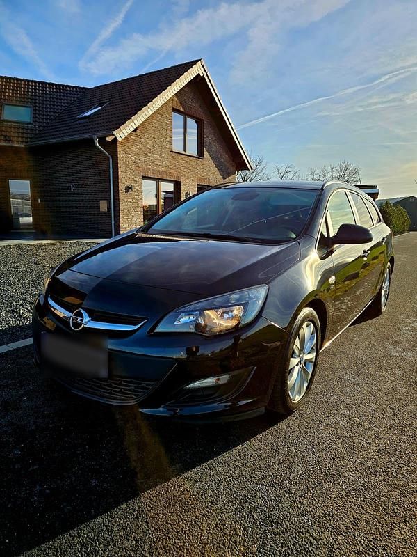 Gebraucht Opel Astra 110 PS (80 kW) 2013 Schwarz Kombi