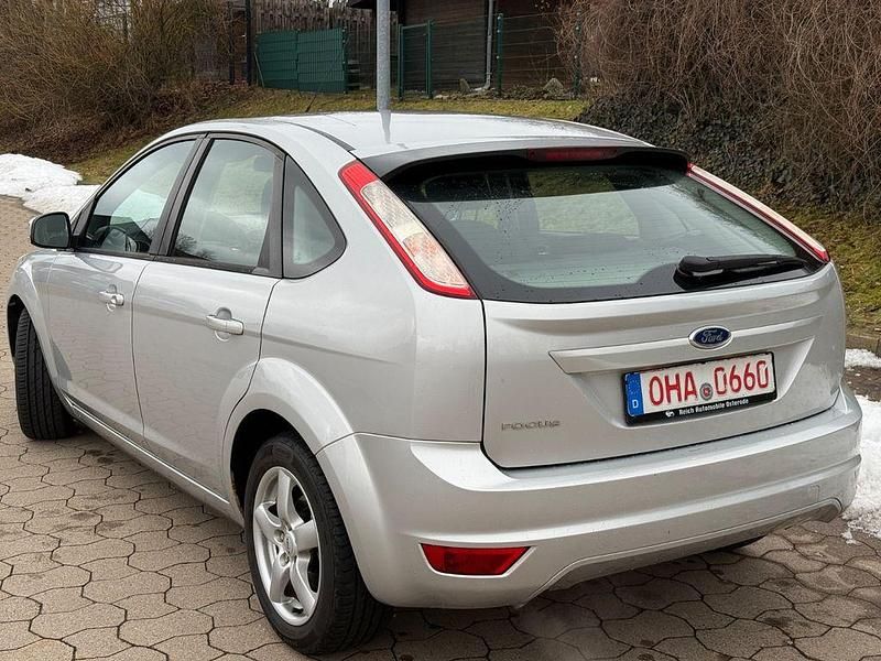Używany Ford Focus Style 101 KM (74 kW) 2011 Srebrny Sedan/Limuzyna