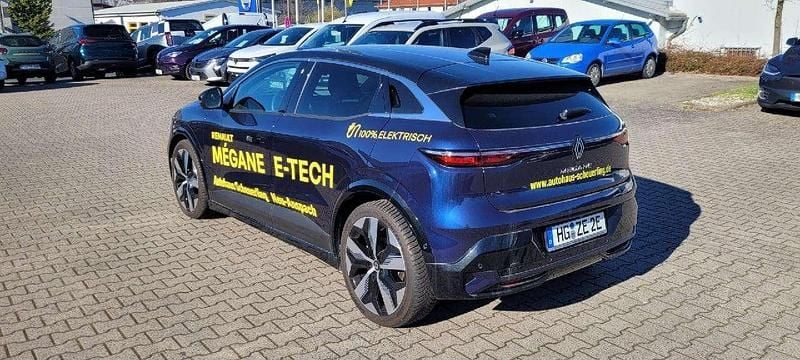 Blau rre + schwarz gne Gebraucht 2023 Renault Mégane Techno Limousine | 32.995 € (Fairer Preis) - Bild 1/4