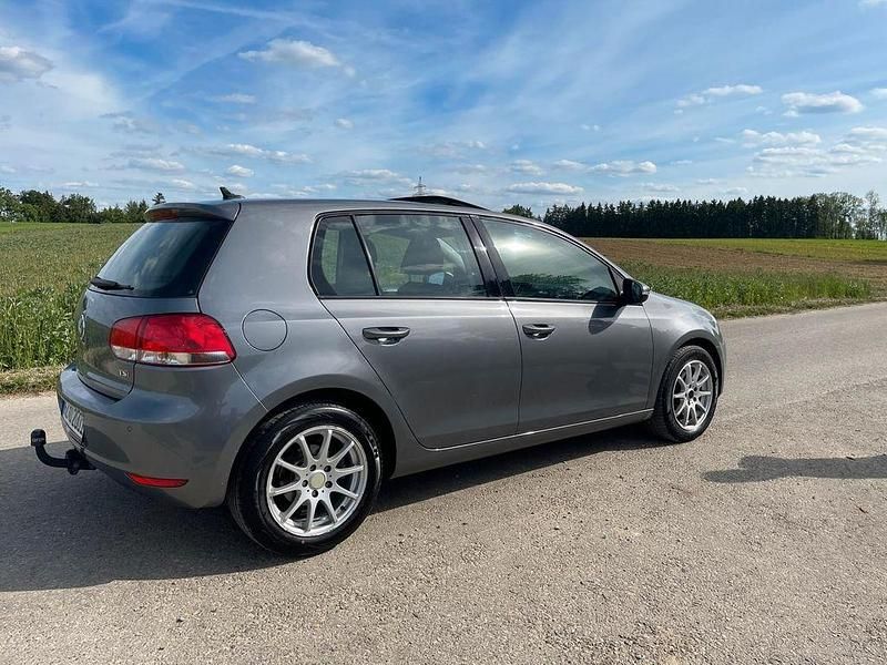 Grau Gebraucht 2010 VW Golf VI Comfortline Kombi | 5.299 € (Fairer Preis) - Bild 1/4