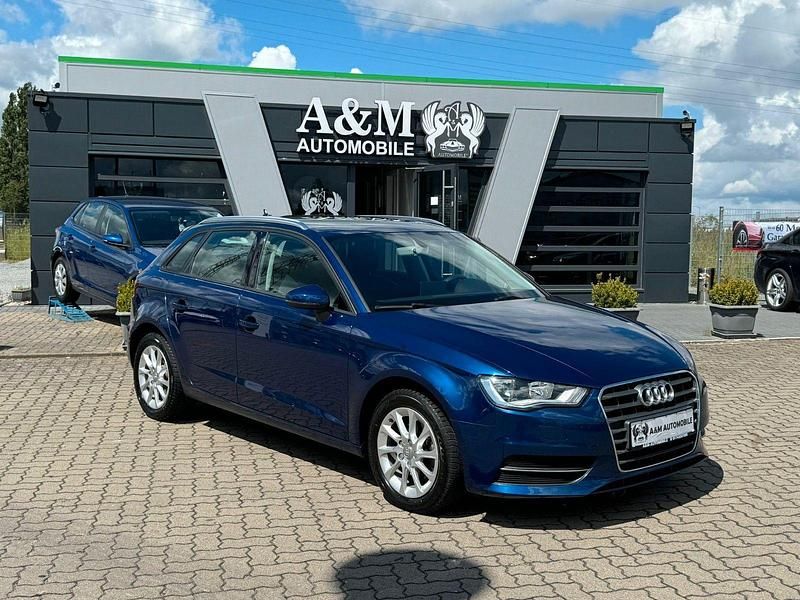Blau Gebraucht 2015 Audi A3 Sportback Attraction Kleinwagen | 14.500 € (Fairer Preis) - Bild 1/4