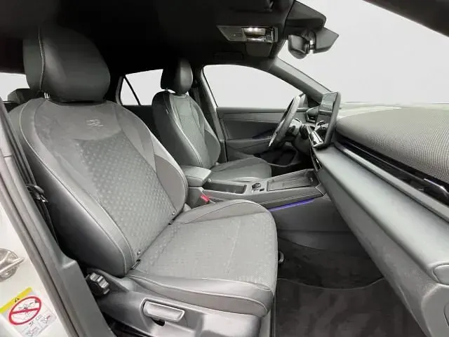 Gebraucht VW T-Roc 150 PS (110 kW) 2026 Pure white / schwarz SUV