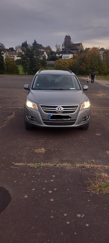 Grau Gebraucht 2008 VW Tiguan SUV | 5.999 € (Etwas zu teuer) - Bild 1/4