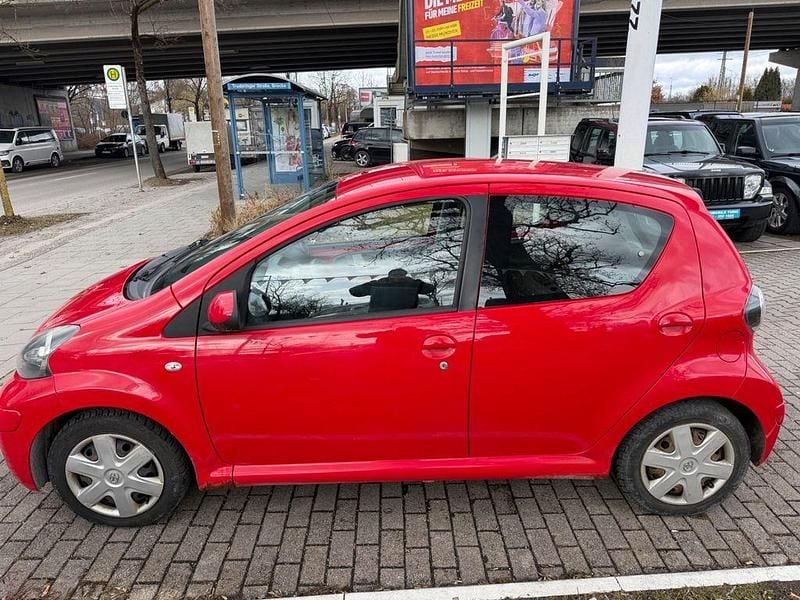 Gebraucht Toyota Aygo Cool 68 PS (50 kW) 2010 Rot Kleinwagen